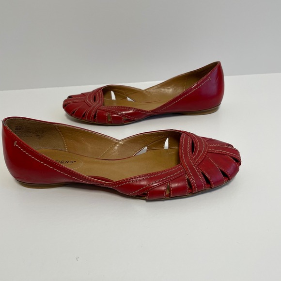 Predictions Red Faux Leather Cutout Stitch Detail Ballet Flats Women's Size 6 - Picture 3 of 6